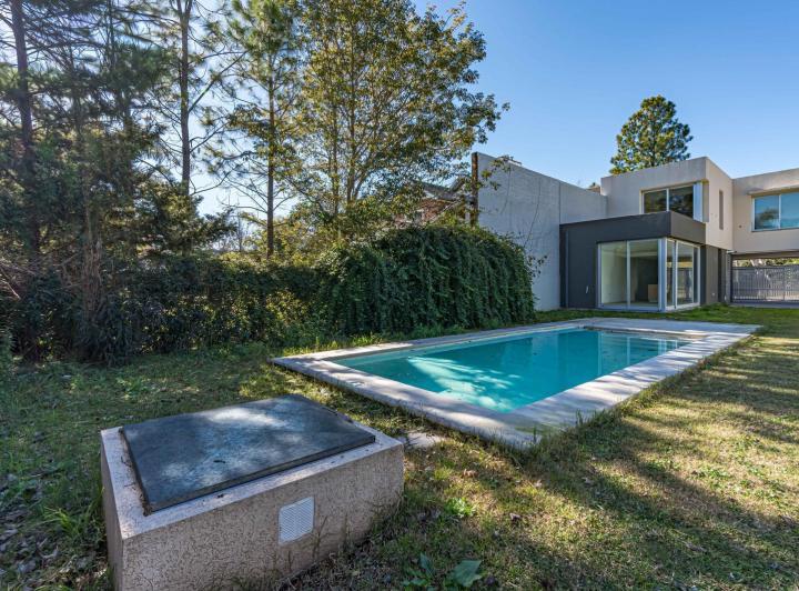 Casa · 127m² · 4 Ambientes · 1 Cochera