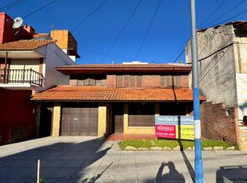 Casa · 450m² · Venta. Chalet. Parque Luro
