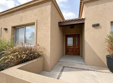 Casa · 221m² · 4 Ambientes · 1 Cochera · Casa en Alquiler en San Marco, Villanueva, Tigre