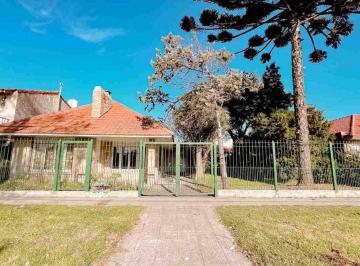 Casa · 140m² · 3 Ambientes · 1 Cochera · Venta Chalet Sobre Dos Lotes Excelente Entorno