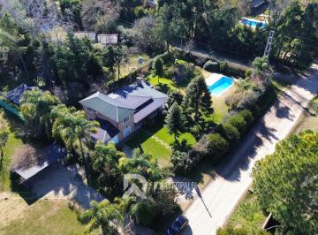Casa · 1637m² · 5 Ambientes · 1 Cochera · Casa en Venta 5 Ambientes Pileta Parque Parrilla Dependencia Jularo Exaltacion de La Cruz