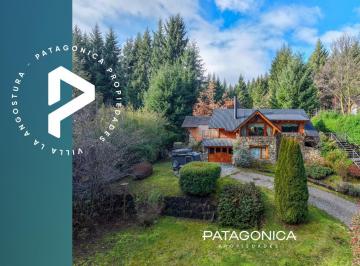 Casa · 272m² · 5 Ambientes · 2 Cocheras · Venta Casa 272 m², en Península Manzano, 50 m de La Playa, Villa La Angostura