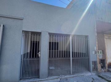 Casa · 100m² · 3 Ambientes · 1 Cochera · Casa en Lanús Este