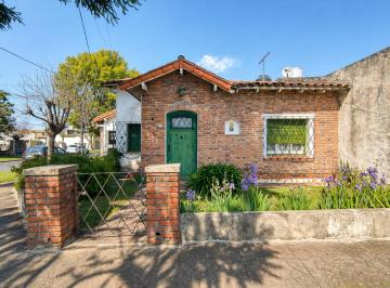 Casa de 4 ambientes, Morón · Casa en Venta en Castelar con 120 m² Cubiertos Sobre un Lote de 196 m² | Lote Propio