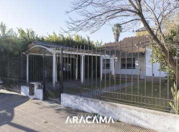 Casa · 500m² · 4 Ambientes · 1 Cochera · Casa en Venta con 3 Dorm. en Monte Grande