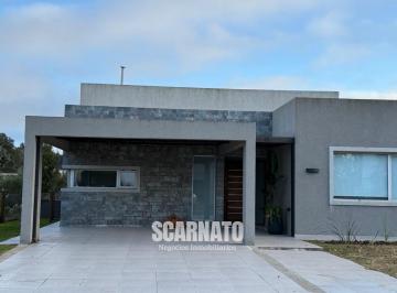 Casa · 170m² · 4 Ambientes · Casa en Barrio Santa Juana