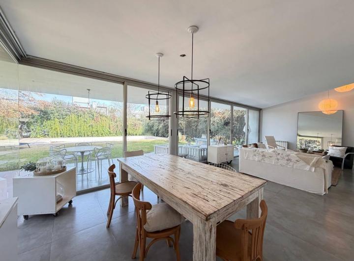 Casa · 206m² · 7 Ambientes · 2 Cocheras