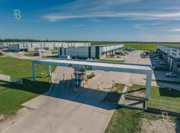 Local comercial · 240m² · 1 Ambiente · 4 Cocheras · Nave Industrial