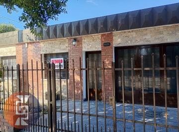 Casa de 5 ambientes, Córdoba · Casa con 3 Dorm. en Alquiler en Centro América