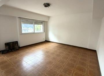 Departamento de 4 ambientes, Barracas · 4 Ambientes Al Frente con Balcones y Patio en Venta Barracas