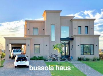 Casa · 184m² · 4 Dormitorios · 2 Cocheras · Casa en Venta a La Laguna en Naudir