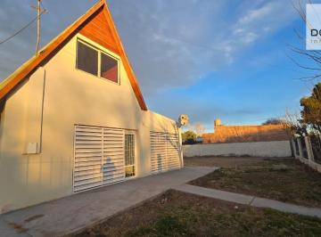 Casa · 360m² · 8 Ambientes · 1 Cochera · Se Alquila Casa en Senillosa