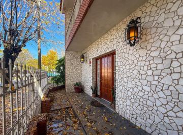 Casa · 257m² · 3 Dormitorios · 1 Cochera · Venta – Casa de 3 Dorm. – Barrio Alberdi, Rosario.
