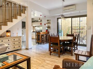 PH · 176m² · 5 Ambientes · 1 Cochera · PH Totalmente Reciclado Ubicado en Muy Buena Zona de Martinez en Venta