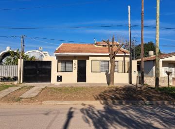 Casa de 5 ambientes, Mercedes · Muy Linda Casa en Zona Comercial. (10 E 57 y 59)