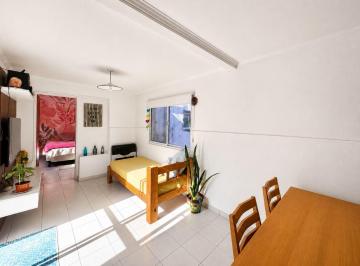 PH · 59m² · 3 Ambientes · Casa de Pasillo con Patio a La Venta en Pichincha