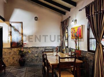 Casa · 288m² · 5 Ambientes · 2 Cocheras · Casa en Venta Barrio Cacique Guaymallen - Buena Nueva - Gllen