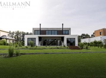 Casa · 313m² · 10 Ambientes · 2 Cocheras · Venta Casa 5 Dorm. con Pileta y Vista Al Golf y Laguna en La Calesa Pilará