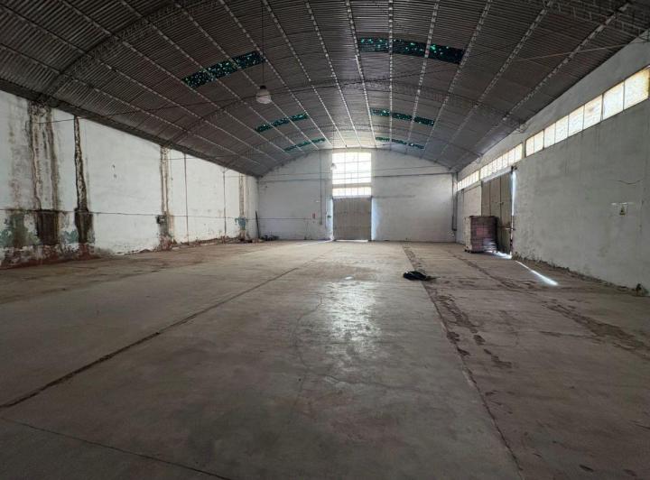 Bodega-Galpón · 1200m² · 2 Ambientes · 12 Cocheras