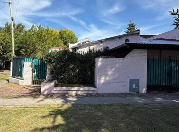 Casa · 107m² · 3 Ambientes · 1 Cochera · Casa en Castelar Norte
