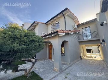 Casa · 200m² · 5 Ambientes · 3 Cocheras · Casa Venta Olivos 5 Ambientes Cocheras Pileta