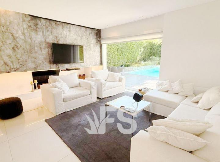 Casa · 270m² · 5 Ambientes · 3 Cocheras