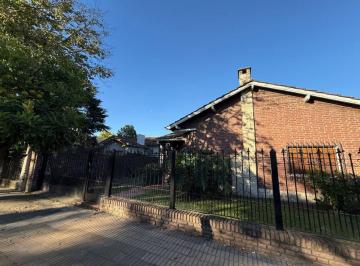 Casa de 1 ambiente, Almirante Brown · Excelente Chalet Desarollado Sobre Dos Lotes. Apto Comercial