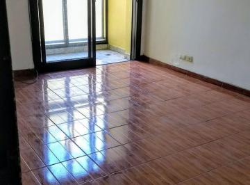 Departamento de 2 ambientes, Parque Chacabuco · Departamento 2 Ambientes Parque Chacabuco Primer Piso por Escalera