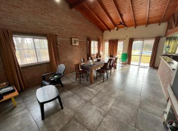 Casa · 82m² · 3 Ambientes · 1 Cochera · Casa en Venta - Roldán - 2 Dorm. - Jardin y Pileta