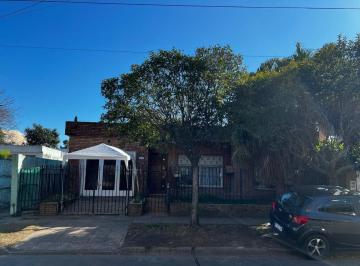 Casa · 80m² · 3 Ambientes · 2 Cocheras · Casa - San Isidro
