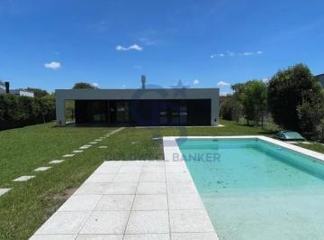Casa · 175m² · 5 Ambientes · 4 Cocheras · Venta Casa 5 Ambientes Pileta San Sebastian Area 2 Golf