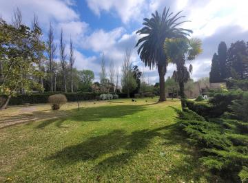 Casa · 280m² · 10 Ambientes · 2 Cocheras · Casa Quinta Venta Villa Elisa Sobre Lote 8150 m² Quincho Pileta Arbolado