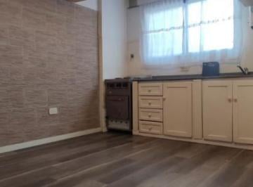 Departamento · 38m² · 2 Ambientes · Alquiler Depto Tipo Casa por Escalera. Sin Expensas!