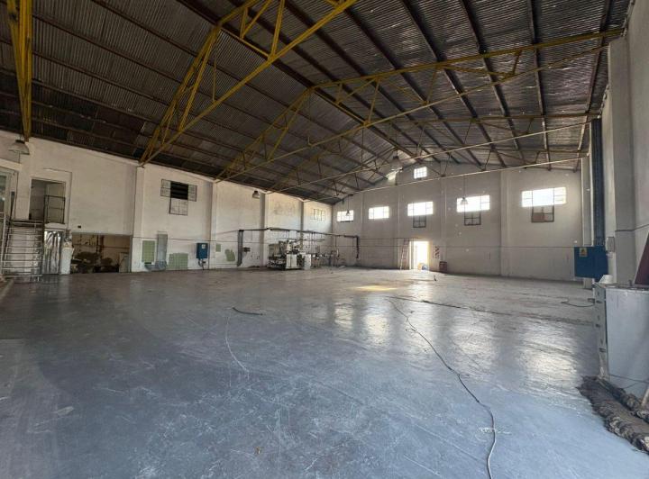 Bodega-Galpón · 2000m² · 3 Ambientes · 2 Cocheras