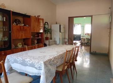Casa · 130m² · 3 Ambientes · Venta Casa con Patio, Terraza, Jardín, Local Y/o Garage en Villa Lugano, Caba