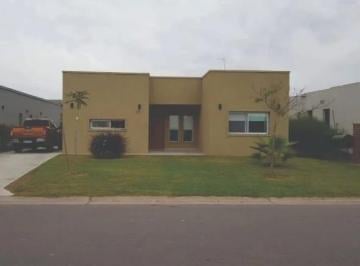Casa · 165m² · 4 Ambientes · 1 Cochera · Casa Venta 4 Ambientes San Ramon Pilar del Este Parrilla Pileta
