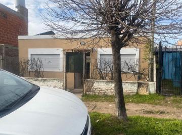 Casa de 3 ambientes, Esteban Echeverría · Casa de 3 Ambientes con Todos Los Servicios. Se Toman Vehículo en Parte de Pago