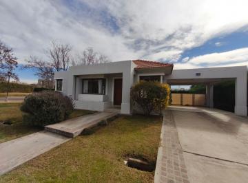 Casa · 220m² · 4 Ambientes · Casa Alquiler Barrio Privado Chacras 3 Habitacione