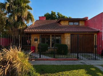 Casa · 198m² · 4 Ambientes · 1 Cochera · Venta Casa 4 Ambientes Quilmes Oeste