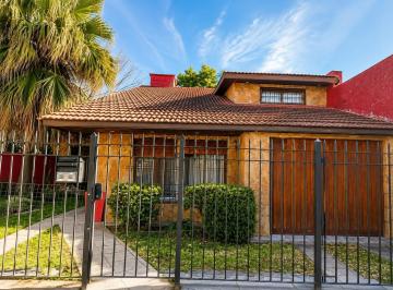 Casa · 198m² · 4 Ambientes · 2 Cocheras · Venta Casa 4 Ambientes Quilmes Oeste