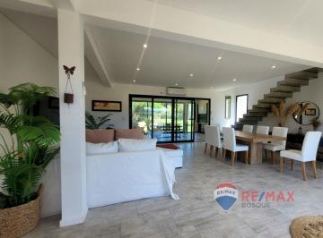 Casa · 250m² · 6 Ambientes · 1 Cochera · Venta Casa Costa Esmeralda Residencial II Gas Nat