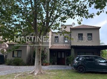 Casa · 260m² · 6 Ambientes · 2 Cocheras · Casa en Alquiler en Ayres de Pilar, Pilar, G. B. a. Zona Norte