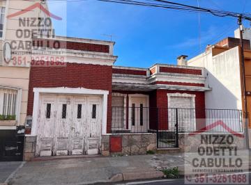 Casa · 200m² · 11 Ambientes · 1 Cochera · Casa en Parana
