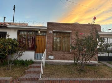 Casa de 5 ambientes, Gobernador Benegas · Casa en Alquiler C/ Cochera en Gobernador Benegas