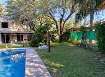 Casa · 240m² · 3 Dormitorios · 1 Cochera · Casa de 3 Dorm. y 3 Baños en Barrio Cerrado Los Carolinos