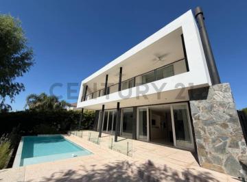 Casa · 370m² · 6 Ambientes · 6 Cocheras · Venta Casa 6 Amb en Barrio El Golf Nordelta