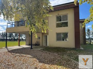 Casa · 410m² · 5 Ambientes · Casa en Venta - 4 Dorm. 3 Baños - 1000 m - Coronel Brandsen - Haras del Sur III - La Plata