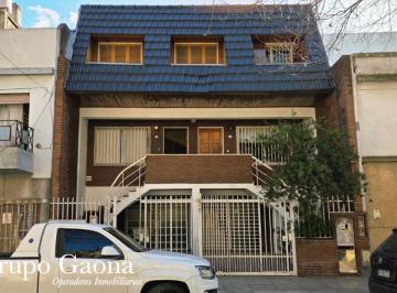 Casa de 4 ambientes, Floresta · Bogota 3713 - Duplex 4 Amb. Jardín y Triple Cochera