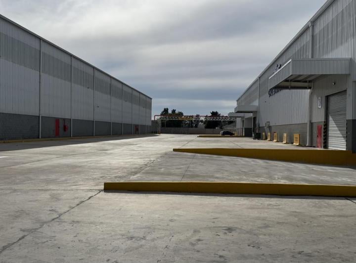 Bodega-Galpón · 2068m²