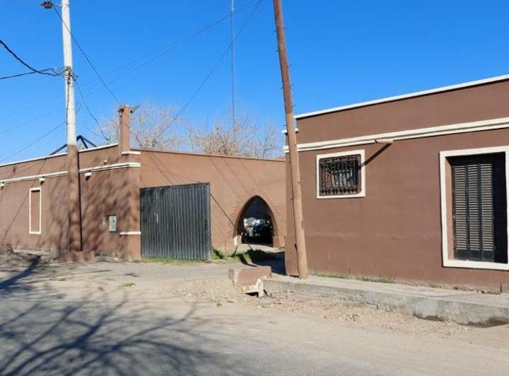 Bodega-Galpón · 250m² · 10 Ambientes · 15 Cocheras